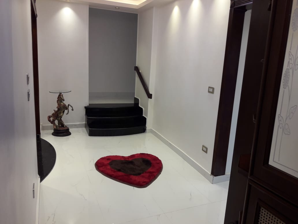 شقة مفروشة للإيجار بالمهندسين فرش جديد هاى لوكس شارع شهاب