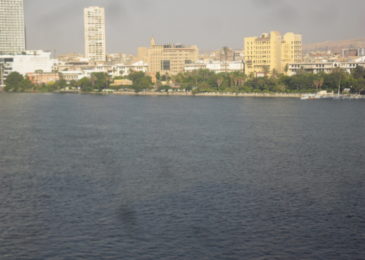 شقة للبيع فى الدقى على النيل جميع الغرف ترى النيل