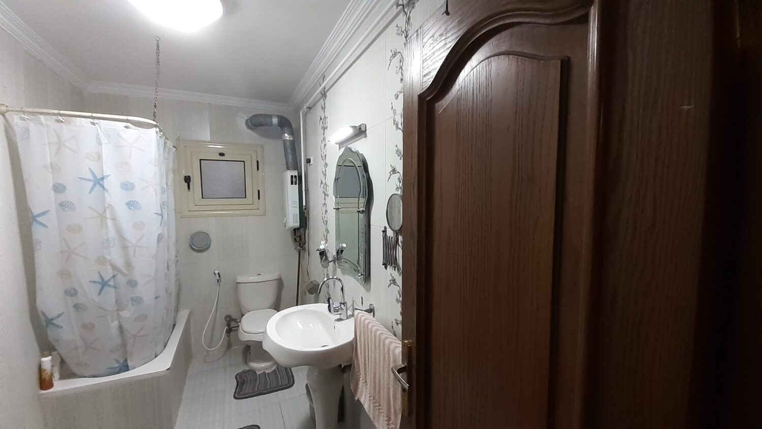 شقق للبيع فى المهندسين 250م شارع أحمد عرابى شارع السودان موقع زل zilll.com