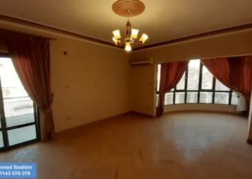 شقة دوبلكس للبيع فى الدقي  300م شارع د ميشيل باخوم قرب نادى الصيد