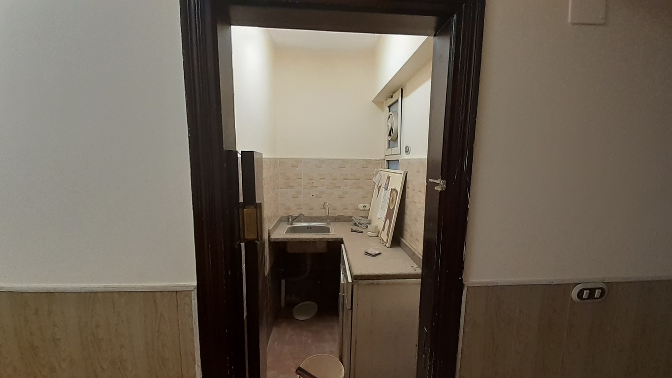 فيلا للإيجار فى الدقى 320م شارع مصدق الرئيسى بها جراج