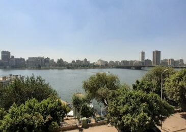 شقة للبيع فى المنيل على النيل مباشرة 244م عبد العزيز السعود فندقية