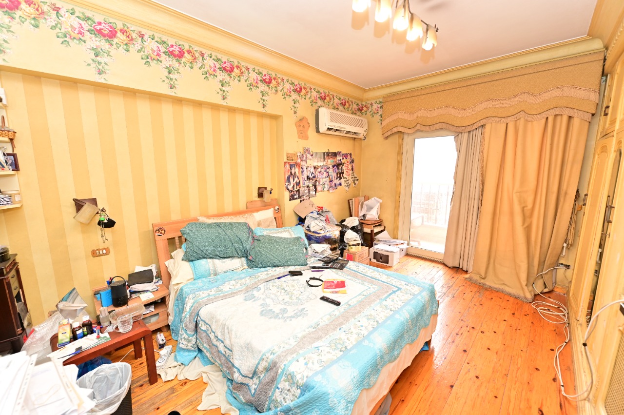 شقة للبيع 300م فيو نادى الصيد عمارة مميزة 4غرف موقع تحفة تم تخفيض السعر من 5500.000 لجدية البيع الشديدة المواصفات : المساحة : 300م التقسيم : 4غرف 5 ربيبشن 3حمام ومطبخ التشطيب : هاى لوكس أرضيات رخام وجزء أرضيات باركية وأسقف سيريالى الطابق : بين 7 و 15 مرتفع لترى فيو مميز وليس أخير طبعا يوجد 2 مصعد حراسة 24 ساعة البيع شامل حصة الارض مواصفات إضافية : يوجد بالشقة 3 بلكونات إمكانية تقفيل 5 غرف البيع يشمل حصة جراج يوجد أجهزة إنذار حريق بالشقة يوجد بالبرج شروط الامان والسلامة القصوى مهم جدا أن تعرف قبل الإتصال : أنا أحمد إبراهيم أعمل مستشارا عقاريا وبالتسويق بالعقارات منذ 2008 أقدم النصيحة قبل العقار والمساعدة لعميلى وتحقيق أهدافة هو أولويتى فلاتتردد بالاتصال بى لطلب المساعدة والمشورة فى العقارات : شراء / بيع / تأجير / إستثمار وخدماتى : إستشارة عقارية / قانونية مجانا لشىء يخص العقار تقديم من 2 – 4 معاينات لنفس العقار فى أوقات مختلفة / تجهيز العقار مجانا بعد الشراء .هذة بعض الصور ويوجد المزيد عند التواصل