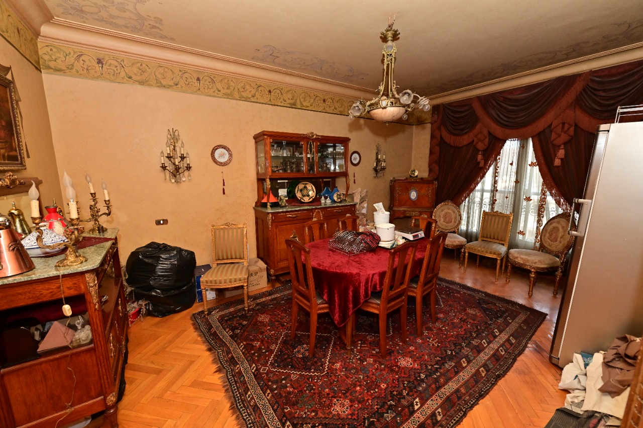 شقة للبيع 300م فيو نادى الصيد عمارة مميزة 4غرف موقع تحفة تم تخفيض السعر من 5500.000 لجدية البيع الشديدة المواصفات : المساحة : 300م التقسيم : 4غرف 5 ربيبشن 3حمام ومطبخ التشطيب : هاى لوكس أرضيات رخام وجزء أرضيات باركية وأسقف سيريالى الطابق : بين 7 و 15 مرتفع لترى فيو مميز وليس أخير طبعا يوجد 2 مصعد حراسة 24 ساعة البيع شامل حصة الارض مواصفات إضافية : يوجد بالشقة 3 بلكونات إمكانية تقفيل 5 غرف البيع يشمل حصة جراج يوجد أجهزة إنذار حريق بالشقة يوجد بالبرج شروط الامان والسلامة القصوى مهم جدا أن تعرف قبل الإتصال : أنا أحمد إبراهيم أعمل مستشارا عقاريا وبالتسويق بالعقارات منذ 2008 أقدم النصيحة قبل العقار والمساعدة لعميلى وتحقيق أهدافة هو أولويتى فلاتتردد بالاتصال بى لطلب المساعدة والمشورة فى العقارات : شراء / بيع / تأجير / إستثمار وخدماتى : إستشارة عقارية / قانونية مجانا لشىء يخص العقار تقديم من 2 – 4 معاينات لنفس العقار فى أوقات مختلفة / تجهيز العقار مجانا بعد الشراء .هذة بعض الصور ويوجد المزيد عند التواصل