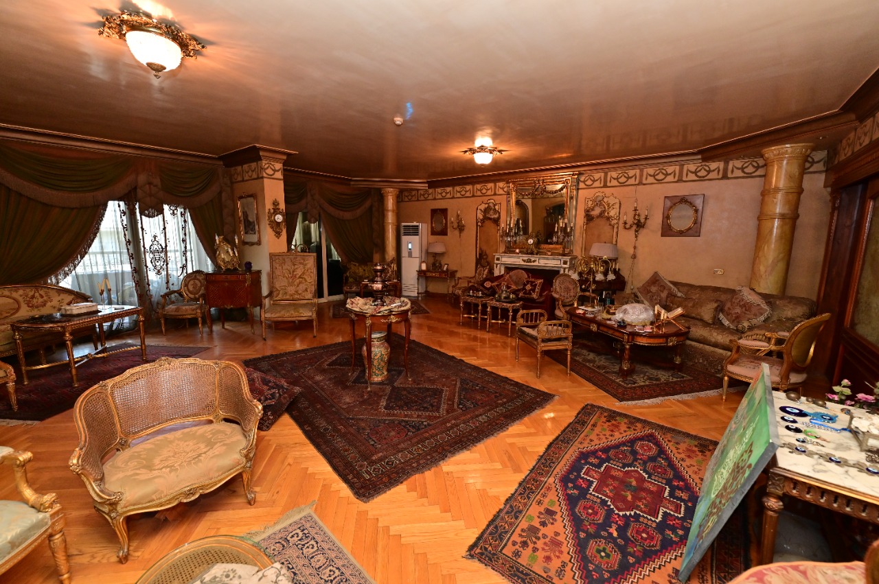 شقة للبيع 300م فيو نادى الصيد عمارة مميزة 4غرف موقع تحفة تم تخفيض السعر من 5500.000 لجدية البيع الشديدة المواصفات : المساحة : 300م التقسيم : 4غرف 5 ربيبشن 3حمام ومطبخ التشطيب : هاى لوكس أرضيات رخام وجزء أرضيات باركية وأسقف سيريالى الطابق : بين 7 و 15 مرتفع لترى فيو مميز وليس أخير طبعا يوجد 2 مصعد حراسة 24 ساعة البيع شامل حصة الارض مواصفات إضافية : يوجد بالشقة 3 بلكونات إمكانية تقفيل 5 غرف البيع يشمل حصة جراج يوجد أجهزة إنذار حريق بالشقة يوجد بالبرج شروط الامان والسلامة القصوى مهم جدا أن تعرف قبل الإتصال : أنا أحمد إبراهيم أعمل مستشارا عقاريا وبالتسويق بالعقارات منذ 2008 أقدم النصيحة قبل العقار والمساعدة لعميلى وتحقيق أهدافة هو أولويتى فلاتتردد بالاتصال بى لطلب المساعدة والمشورة فى العقارات : شراء / بيع / تأجير / إستثمار وخدماتى : إستشارة عقارية / قانونية مجانا لشىء يخص العقار تقديم من 2 – 4 معاينات لنفس العقار فى أوقات مختلفة / تجهيز العقار مجانا بعد الشراء .هذة بعض الصور ويوجد المزيد عند التواصل