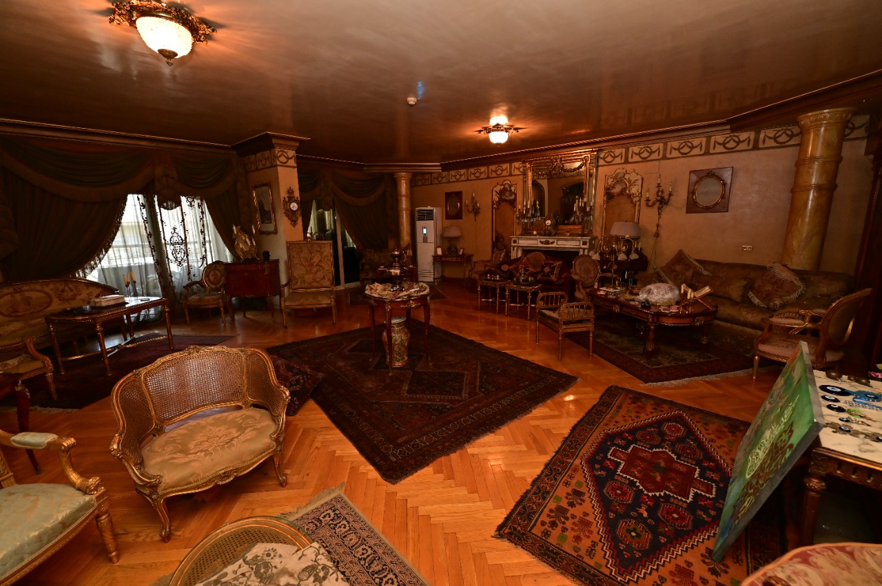 شقة للبيع 300م فيو نادى الصيد عمارة مميزة 4غرف موقع تحفة تم تخفيض السعر من 5500.000 لجدية البيع الشديدة المواصفات : المساحة : 300م التقسيم : 4غرف 5 ربيبشن 3حمام ومطبخ التشطيب : هاى لوكس أرضيات رخام وجزء أرضيات باركية وأسقف سيريالى الطابق : بين 7 و 15 مرتفع لترى فيو مميز وليس أخير طبعا يوجد 2 مصعد حراسة 24 ساعة البيع شامل حصة الارض مواصفات إضافية : يوجد بالشقة 3 بلكونات إمكانية تقفيل 5 غرف البيع يشمل حصة جراج يوجد أجهزة إنذار حريق بالشقة يوجد بالبرج شروط الامان والسلامة القصوى مهم جدا أن تعرف قبل الإتصال : أنا أحمد إبراهيم أعمل مستشارا عقاريا وبالتسويق بالعقارات منذ 2008 أقدم النصيحة قبل العقار والمساعدة لعميلى وتحقيق أهدافة هو أولويتى فلاتتردد بالاتصال بى لطلب المساعدة والمشورة فى العقارات : شراء / بيع / تأجير / إستثمار وخدماتى : إستشارة عقارية / قانونية مجانا لشىء يخص العقار تقديم من 2 – 4 معاينات لنفس العقار فى أوقات مختلفة / تجهيز العقار مجانا بعد الشراء .هذة بعض الصور ويوجد المزيد عند التواصل