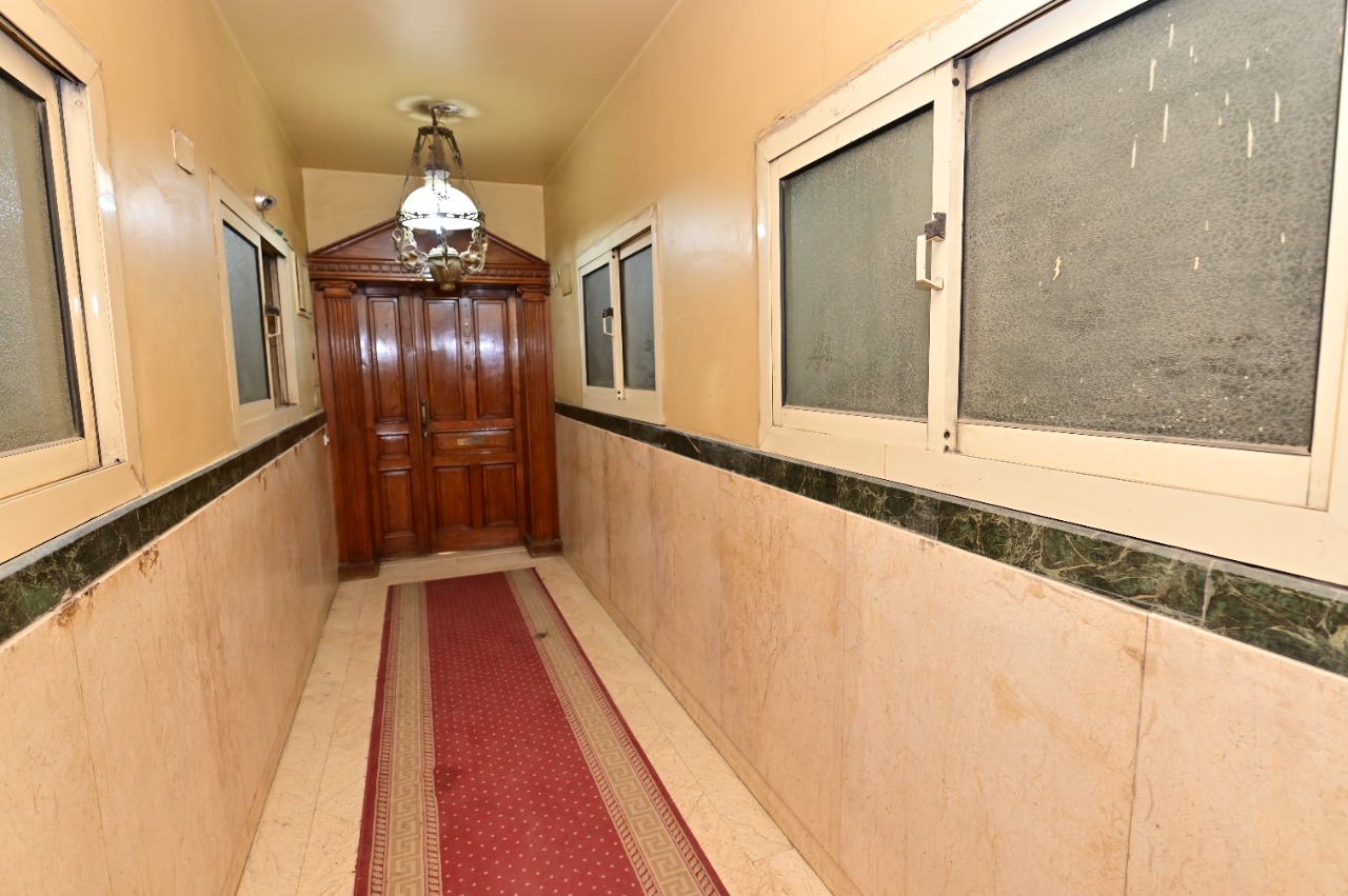 شقة للبيع 300م فيو نادى الصيد عمارة مميزة 4غرف موقع تحفة تم تخفيض السعر من 5500.000 لجدية البيع الشديدة المواصفات : المساحة : 300م التقسيم : 4غرف 5 ربيبشن 3حمام ومطبخ التشطيب : هاى لوكس أرضيات رخام وجزء أرضيات باركية وأسقف سيريالى الطابق : بين 7 و 15 مرتفع لترى فيو مميز وليس أخير طبعا يوجد 2 مصعد حراسة 24 ساعة البيع شامل حصة الارض مواصفات إضافية : يوجد بالشقة 3 بلكونات إمكانية تقفيل 5 غرف البيع يشمل حصة جراج يوجد أجهزة إنذار حريق بالشقة يوجد بالبرج شروط الامان والسلامة القصوى مهم جدا أن تعرف قبل الإتصال : أنا أحمد إبراهيم أعمل مستشارا عقاريا وبالتسويق بالعقارات منذ 2008 أقدم النصيحة قبل العقار والمساعدة لعميلى وتحقيق أهدافة هو أولويتى فلاتتردد بالاتصال بى لطلب المساعدة والمشورة فى العقارات : شراء / بيع / تأجير / إستثمار وخدماتى : إستشارة عقارية / قانونية مجانا لشىء يخص العقار تقديم من 2 – 4 معاينات لنفس العقار فى أوقات مختلفة / تجهيز العقار مجانا بعد الشراء .هذة بعض الصور ويوجد المزيد عند التواصل