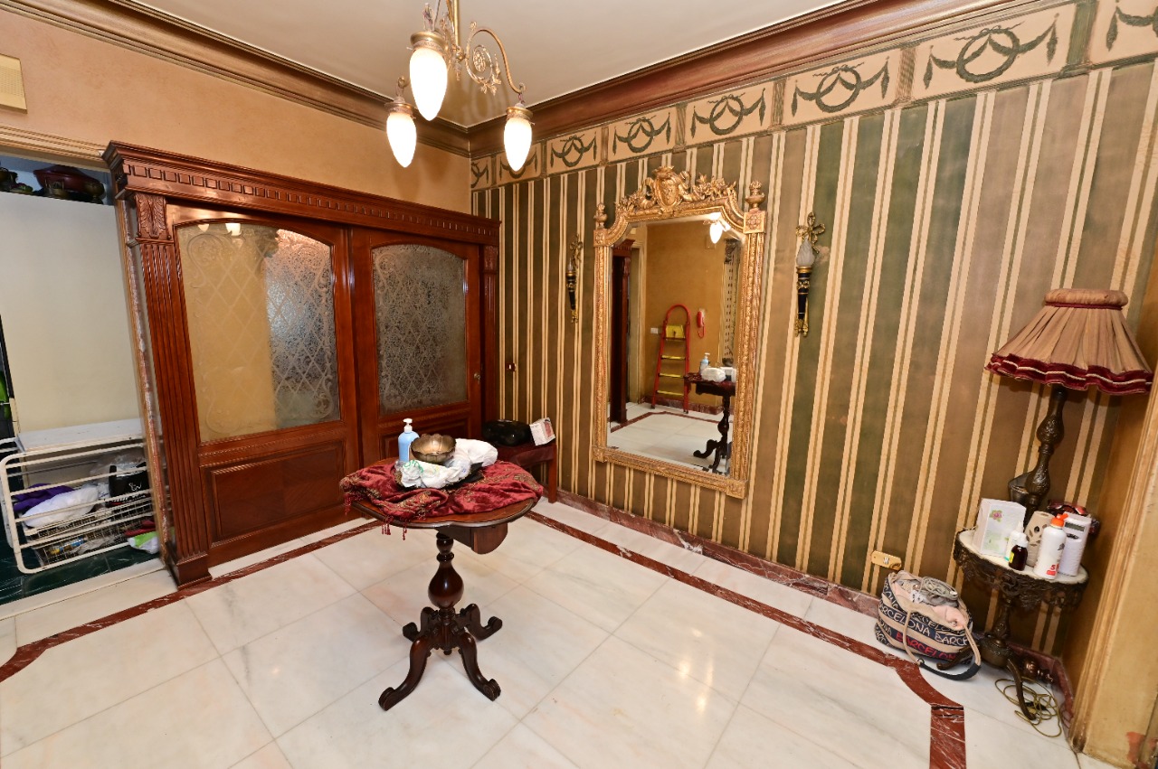 شقة للبيع 300م فيو نادى الصيد عمارة مميزة 4غرف موقع تحفة تم تخفيض السعر من 5500.000 لجدية البيع الشديدة المواصفات : المساحة : 300م التقسيم : 4غرف 5 ربيبشن 3حمام ومطبخ التشطيب : هاى لوكس أرضيات رخام وجزء أرضيات باركية وأسقف سيريالى الطابق : بين 7 و 15 مرتفع لترى فيو مميز وليس أخير طبعا يوجد 2 مصعد حراسة 24 ساعة البيع شامل حصة الارض مواصفات إضافية : يوجد بالشقة 3 بلكونات إمكانية تقفيل 5 غرف البيع يشمل حصة جراج يوجد أجهزة إنذار حريق بالشقة يوجد بالبرج شروط الامان والسلامة القصوى مهم جدا أن تعرف قبل الإتصال : أنا أحمد إبراهيم أعمل مستشارا عقاريا وبالتسويق بالعقارات منذ 2008 أقدم النصيحة قبل العقار والمساعدة لعميلى وتحقيق أهدافة هو أولويتى فلاتتردد بالاتصال بى لطلب المساعدة والمشورة فى العقارات : شراء / بيع / تأجير / إستثمار وخدماتى : إستشارة عقارية / قانونية مجانا لشىء يخص العقار تقديم من 2 – 4 معاينات لنفس العقار فى أوقات مختلفة / تجهيز العقار مجانا بعد الشراء .هذة بعض الصور ويوجد المزيد عند التواصل