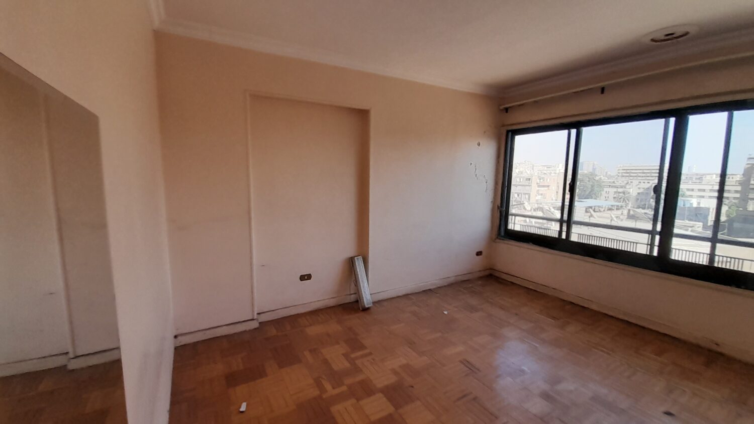 مكتب للإيجار فى شارع مصدق 200م فى الدقى موقع مميز