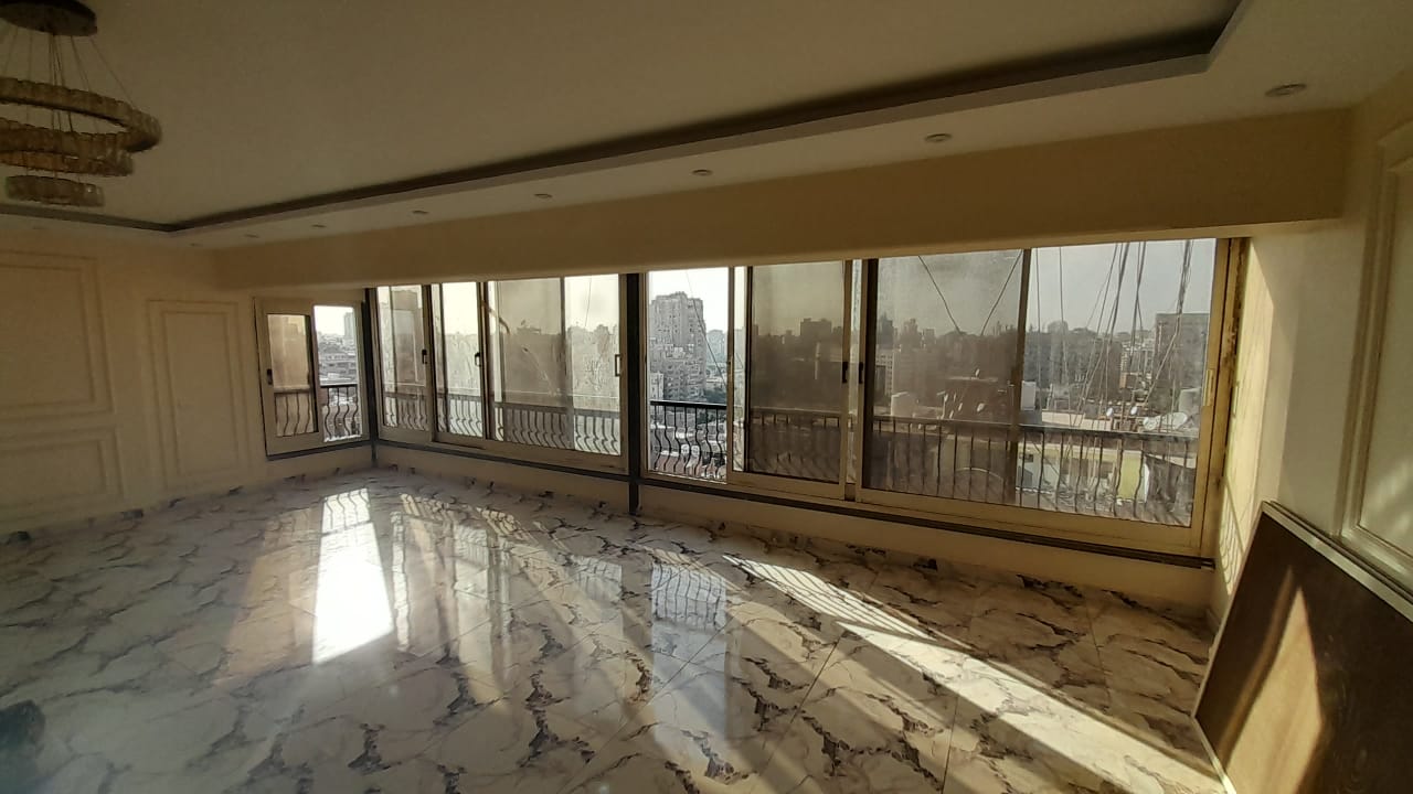 شقة 200 م للبيع فى الدقى بتفرعات شارع مصدق