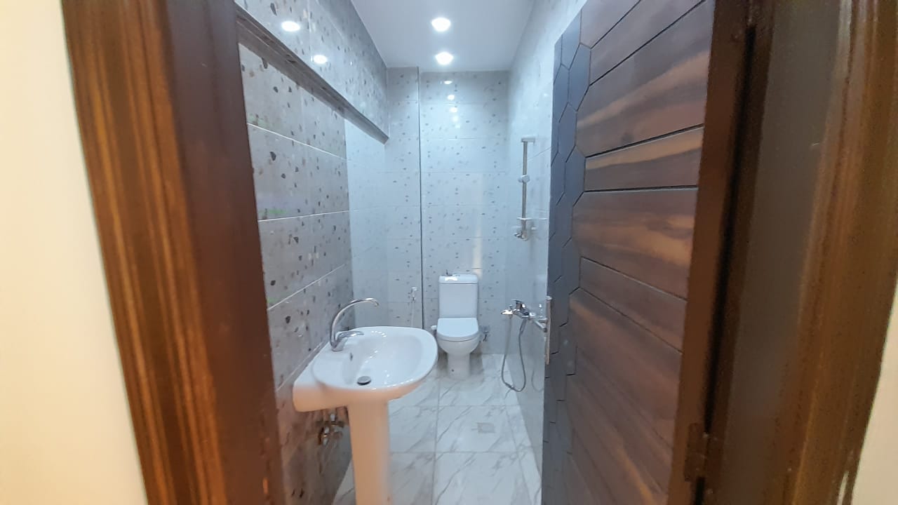 شقة 200 م للبيع فى الدقى بتفرعات شارع مصدق