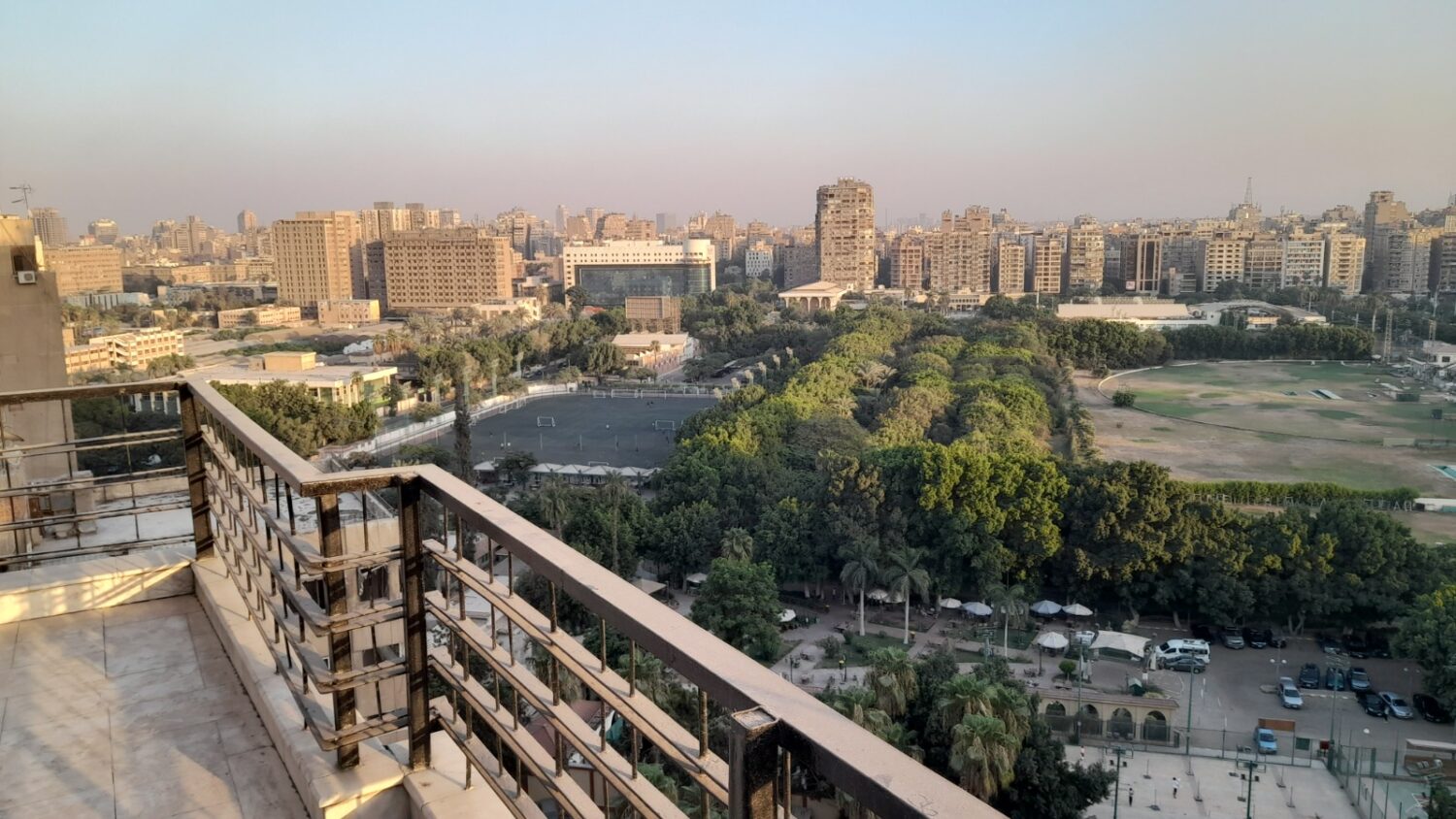 شقة للبيع فى المهندسين 220م غير مجروحة فيو بانورامى نادى الصيد لايتكرر 220 م وشارع راقى أخر