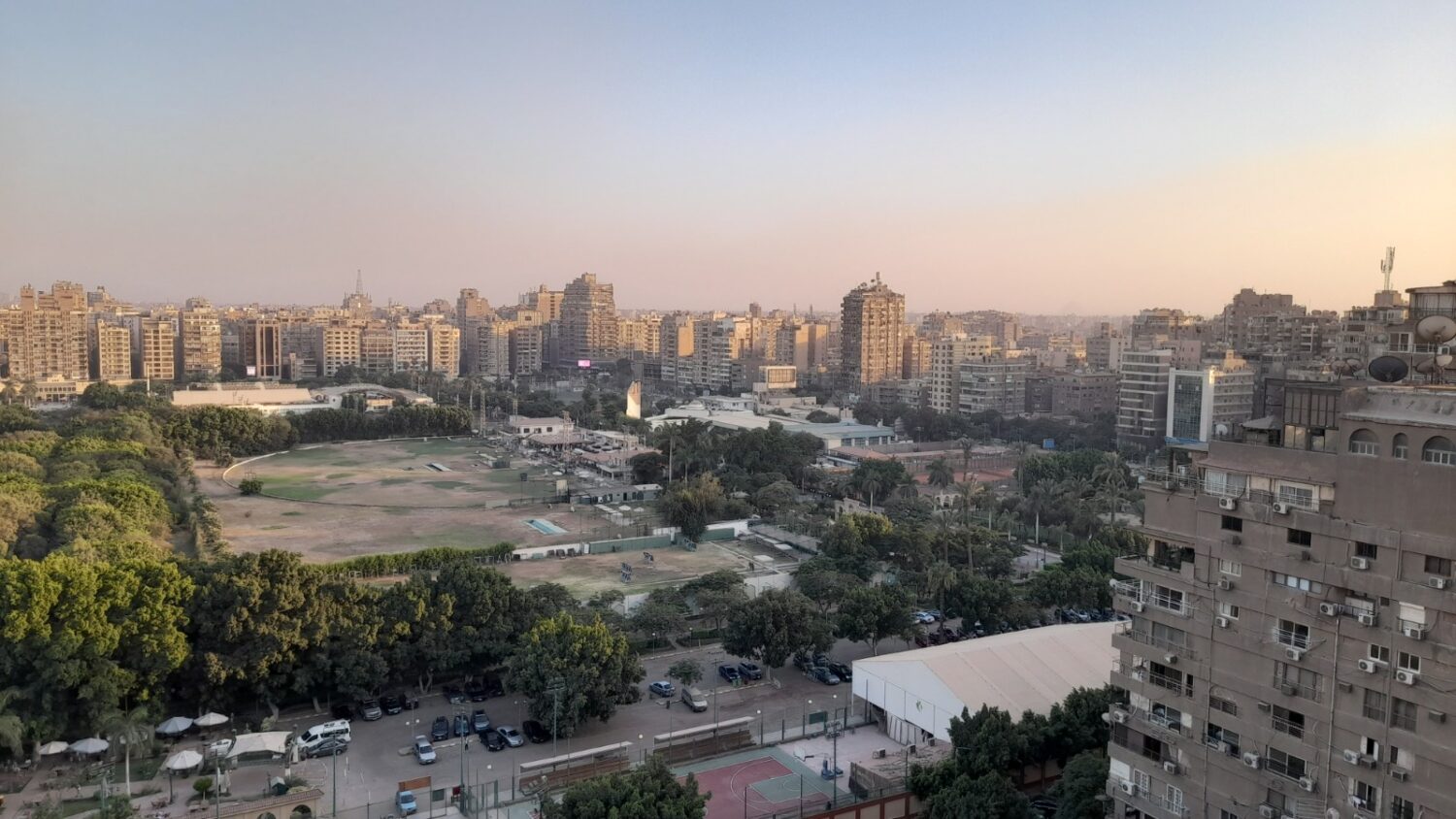 شقة للبيع فى المهندسين 220م غير مجروحة فيو بانورامى نادى الصيد لايتكرر 220 م وشارع راقى أخر