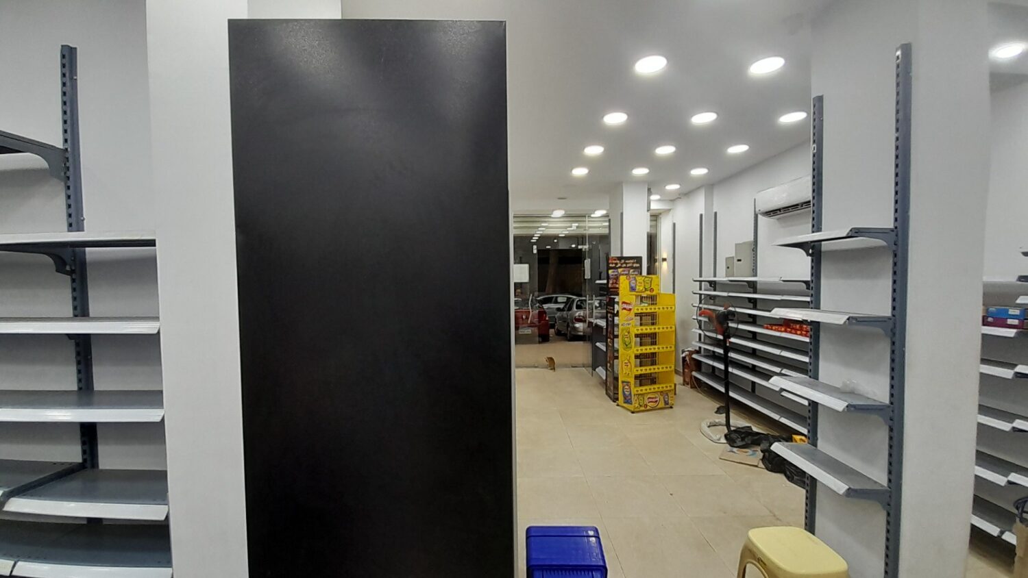 محل للايجار فى تفرعات شهاب 55م تشطيب جديد قرب الرئيسى