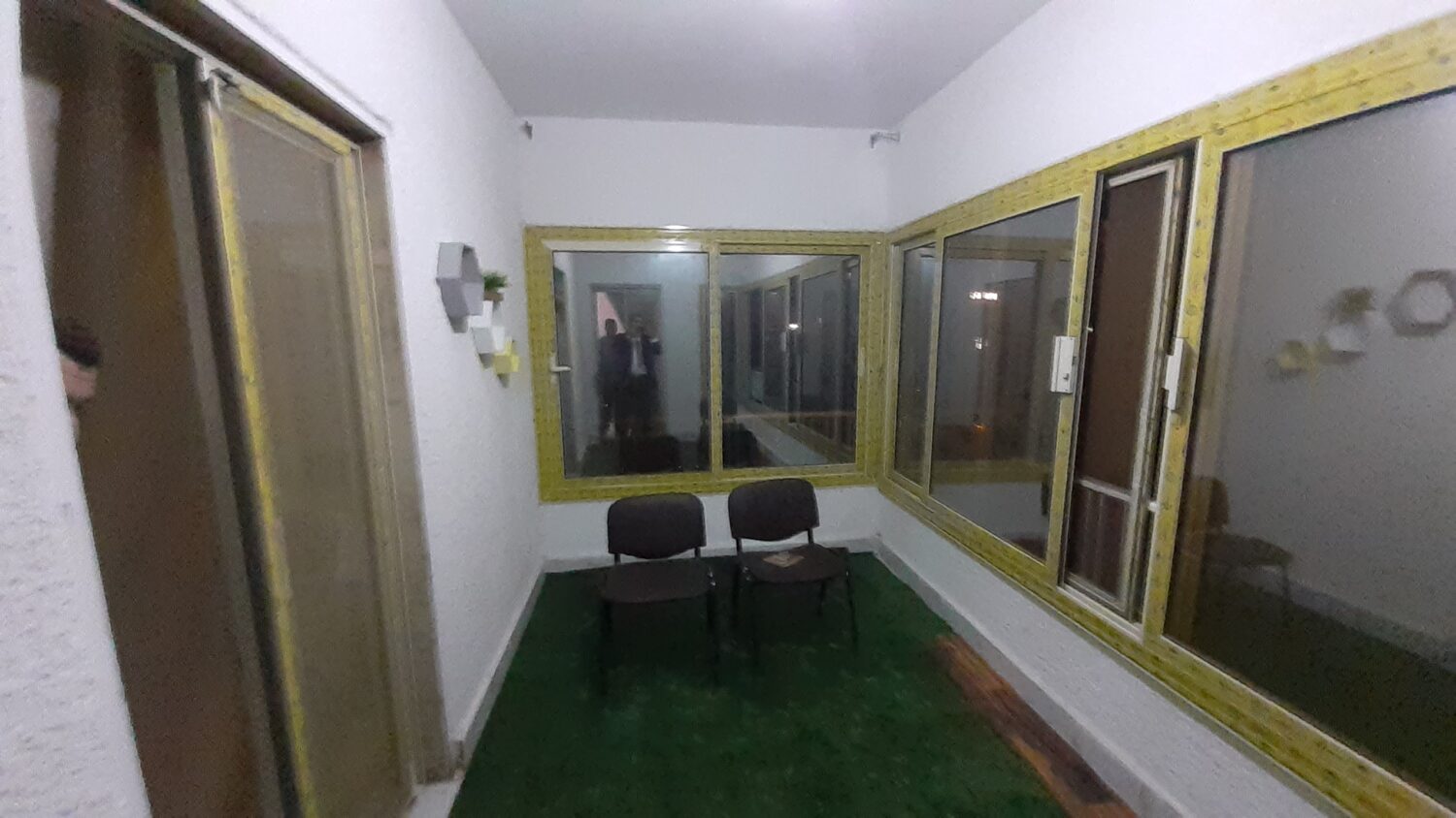 شقة مفروشة للإيجار فى المهندسين 200م شارع رئيسى عائلية