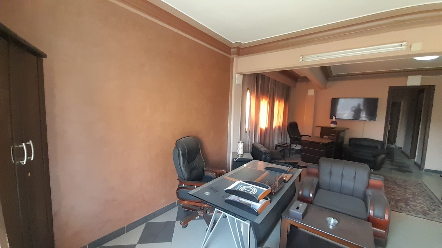 مكتب للإيجار فى المهندسين 180م بالتكييفات قرب المترو