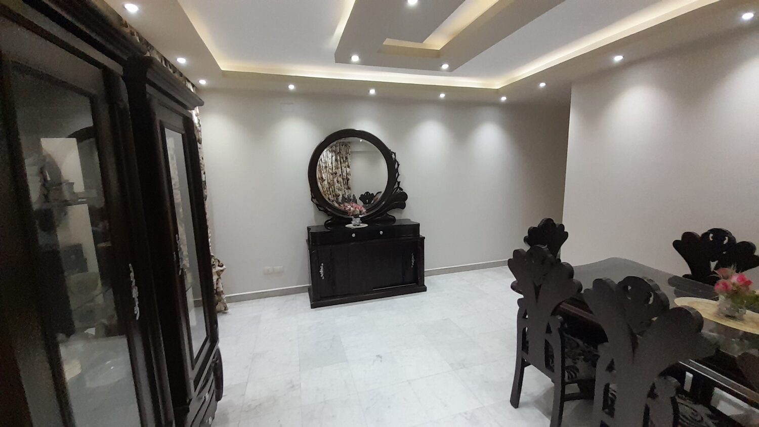 شقة مفروشة للايجار 300م فى المهندسين شارع رئيسى فرش جديد