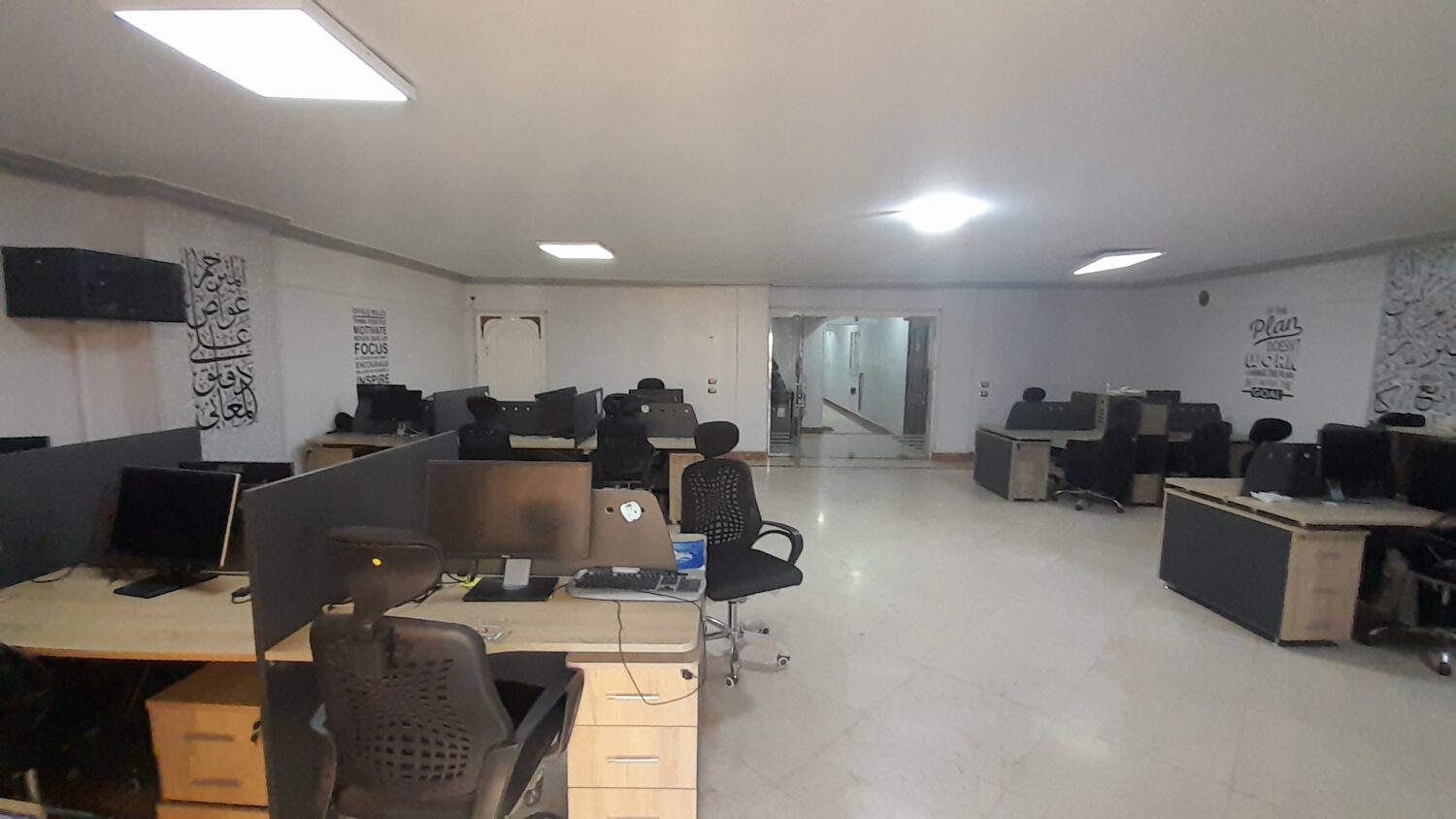 مكتب مفروش للايجار 300م فى الدقى تفرع مصدق مكيف بالكامل