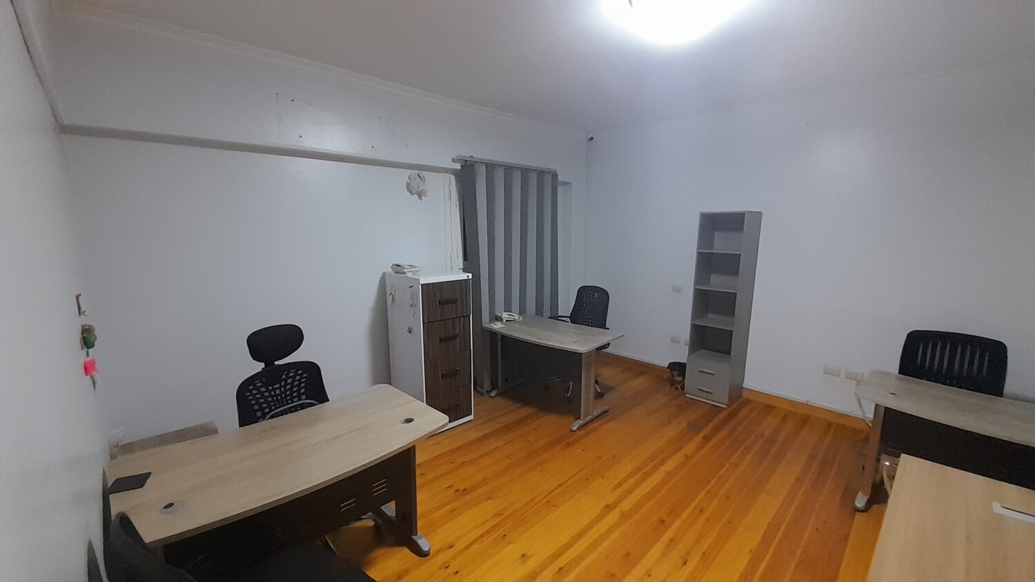 مكتب مفروش للايجار 300م فى الدقى تفرع مصدق مكيف بالكامل