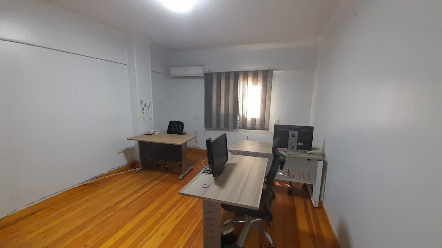 مكتب مفروش للايجار 300م فى الدقى تفرع مصدق مكيف بالكامل