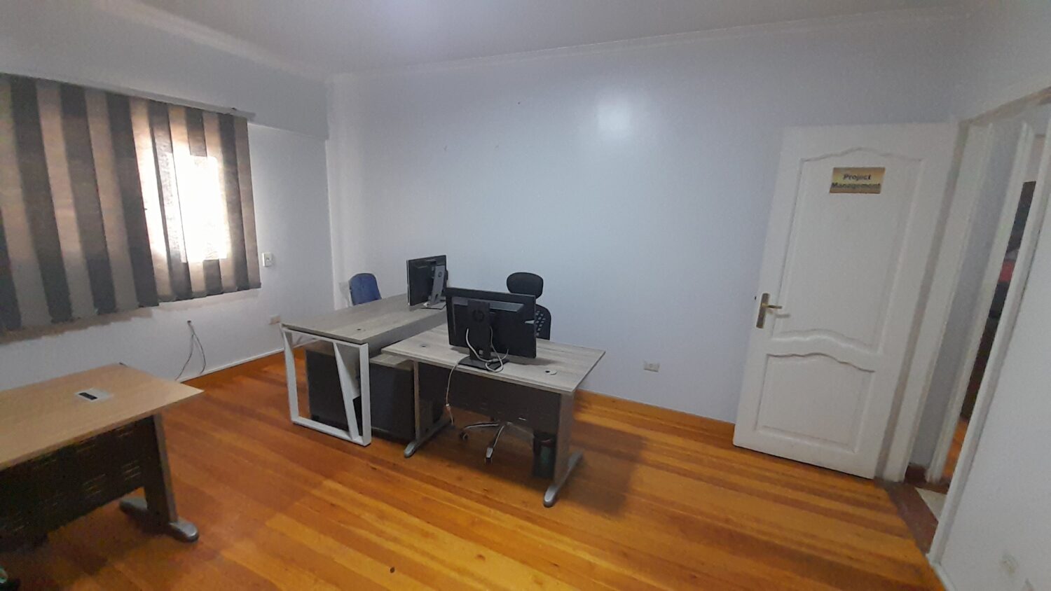 مكتب مفروش للايجار 300م فى الدقى تفرع مصدق مكيف بالكامل