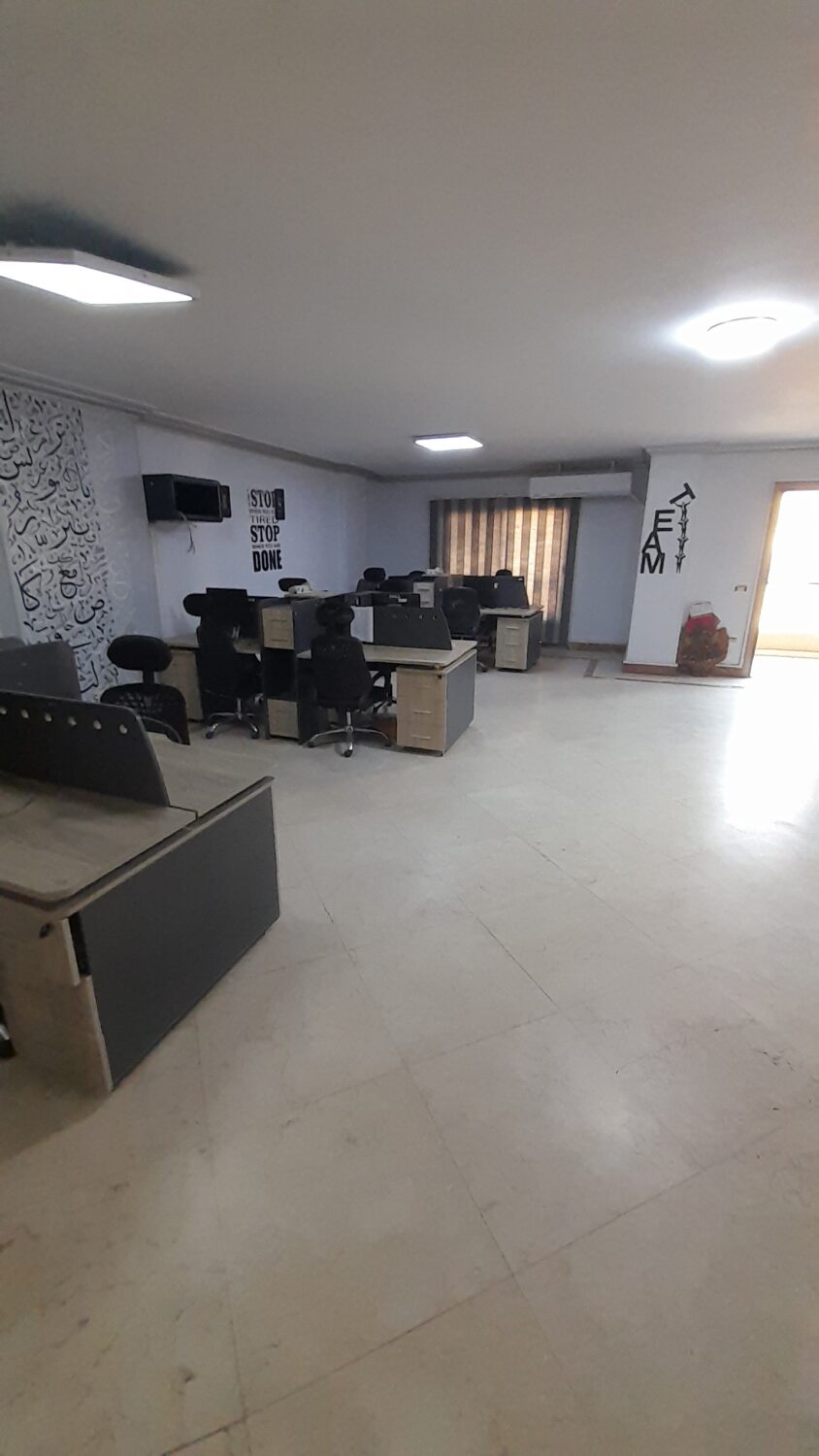 مكتب مفروش للايجار 300م فى الدقى تفرع مصدق مكيف بالكامل