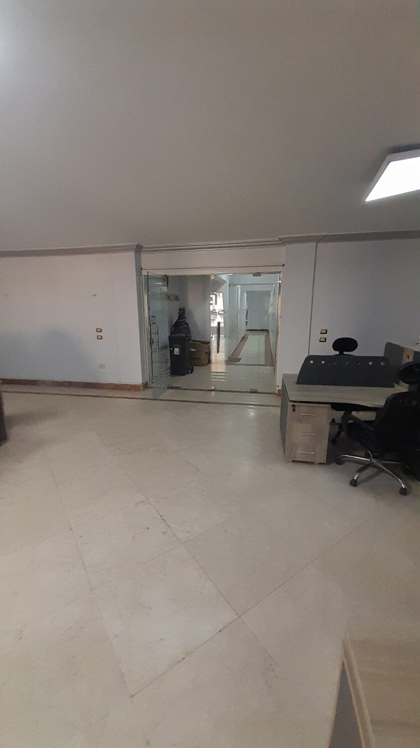 مكتب مفروش للايجار 300م فى الدقى تفرع مصدق مكيف بالكامل