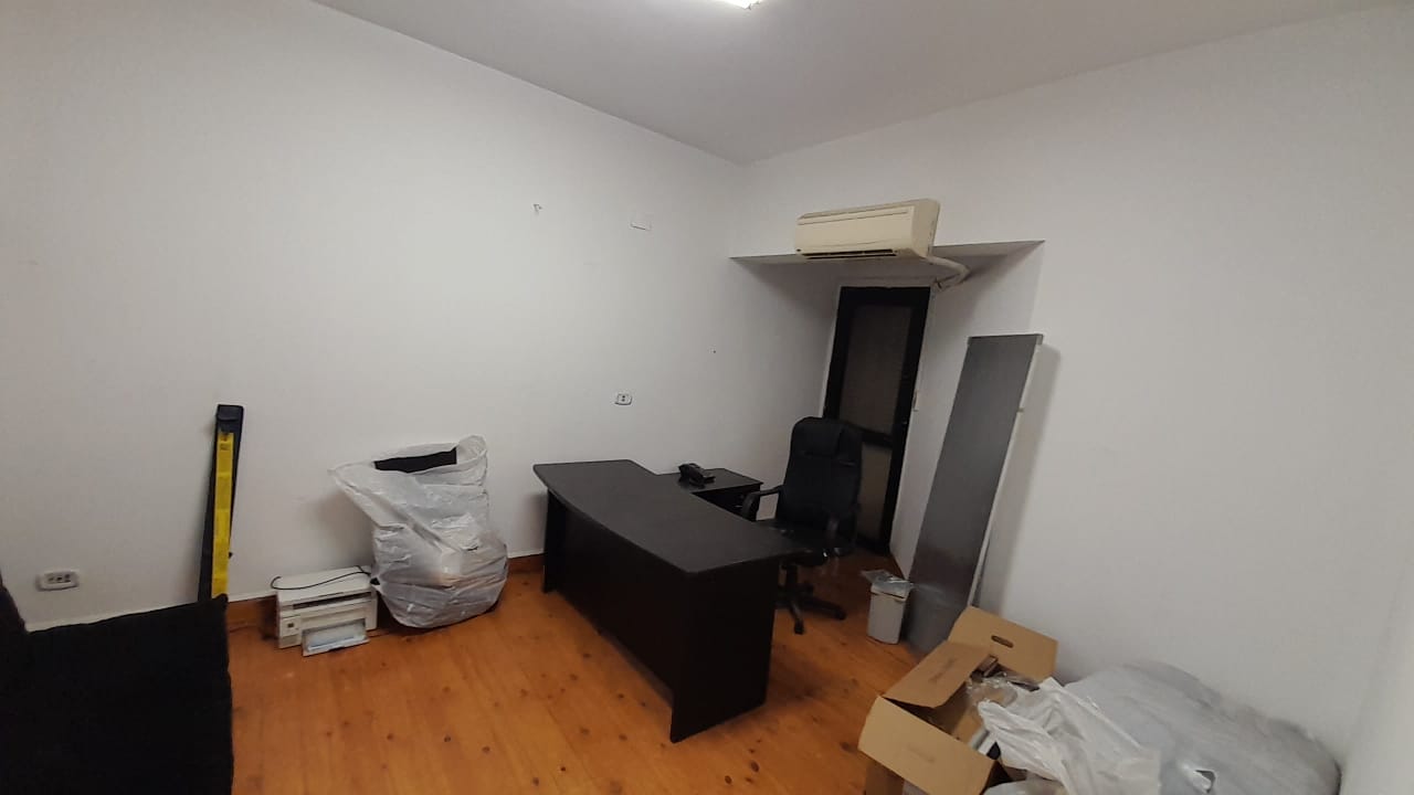 مكتب للايجار فى الدقى 180م لا يحتاج مصاريف طابق قريب