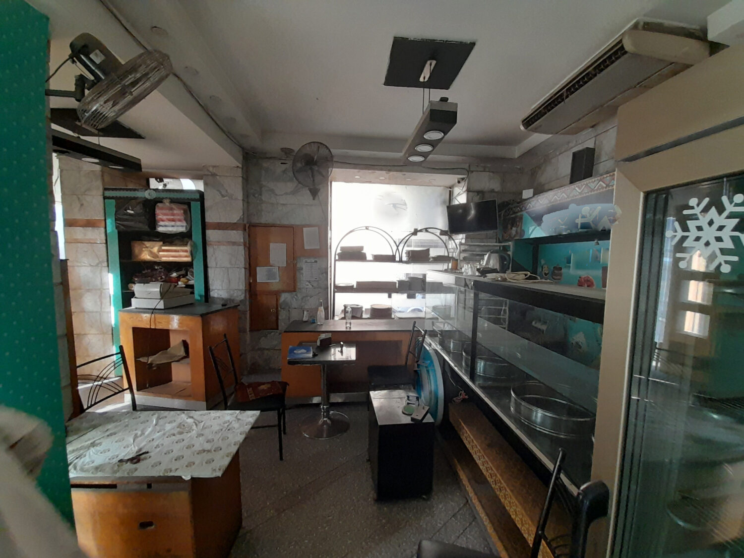 أقدم النصيحة قبل العقار والمساعدة لعميلى وتحقيق أهدافة هو أولويتى فلاتتردد بالاتصال بى لطلب المساعدة والمشورة فى العقارات : شراء / بيع / تأجير / إستثمار وخدماتى : إستشارة عقارية / قانونية مجانا لشىء يخص العقار أيضا نقدم من 2 – 4 معاينات لنفس العقار فى أوقات مختلفة لتتأكد من قرارك / تجهيز العقار مجانا بعد الشراء