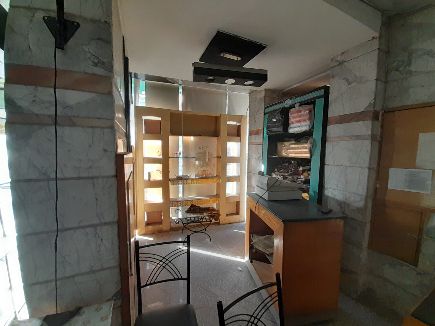 أقدم النصيحة قبل العقار والمساعدة لعميلى وتحقيق أهدافة هو أولويتى فلاتتردد بالاتصال بى لطلب المساعدة والمشورة فى العقارات : شراء / بيع / تأجير / إستثمار وخدماتى : إستشارة عقارية / قانونية مجانا لشىء يخص العقار أيضا نقدم من 2 – 4 معاينات لنفس العقار فى أوقات مختلفة لتتأكد من قرارك / تجهيز العقار مجانا بعد الشراء