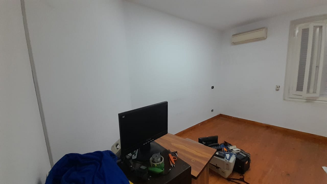 مكتب للايجار فى الدقى 180م لا يحتاج مصاريف طابق قريب