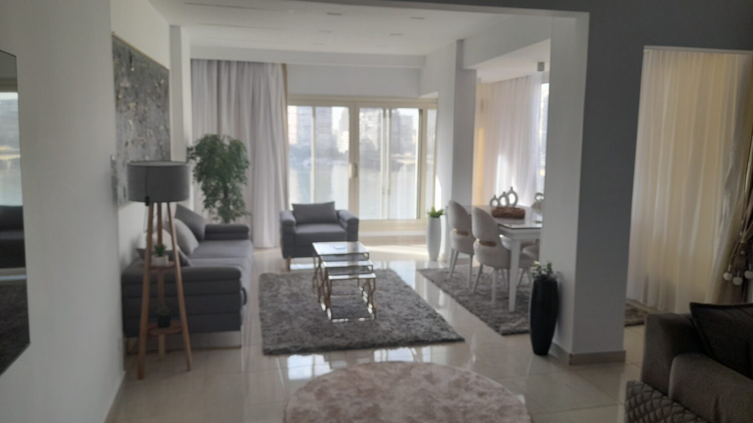 شقة مفروشة مودرن على النيل 150م فى المنيل شارع عبد العزيز ال سعود للعائلات