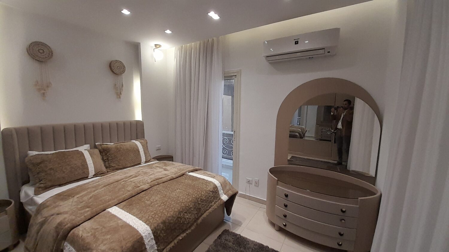 شقة مفروشة مودرن على النيل 150م فى المنيل شارع عبد العزيز ال سعود للعائلات