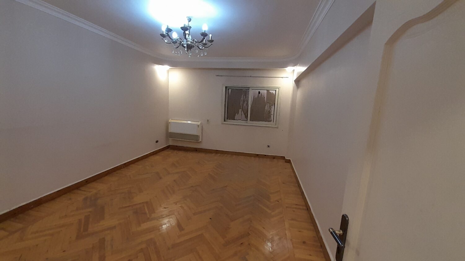 شقة للبيع فى الدقى شارع المساحة 265م لها حصة جراج ولا تحتاج مصاريف