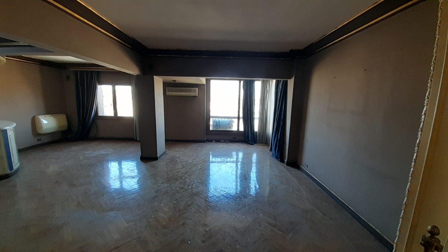 شقة للبيع فى الدقى تفرع ميدان المساحة 350م شقتين مسجلين يمكن فصلهم