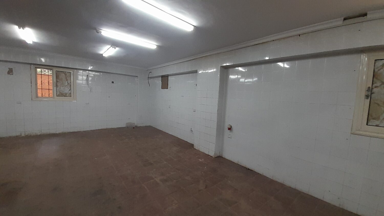 مكتب للإيجار فى العجوزة 140م طابق أرضى عمارة جديدة برخصة تجارى إدارى