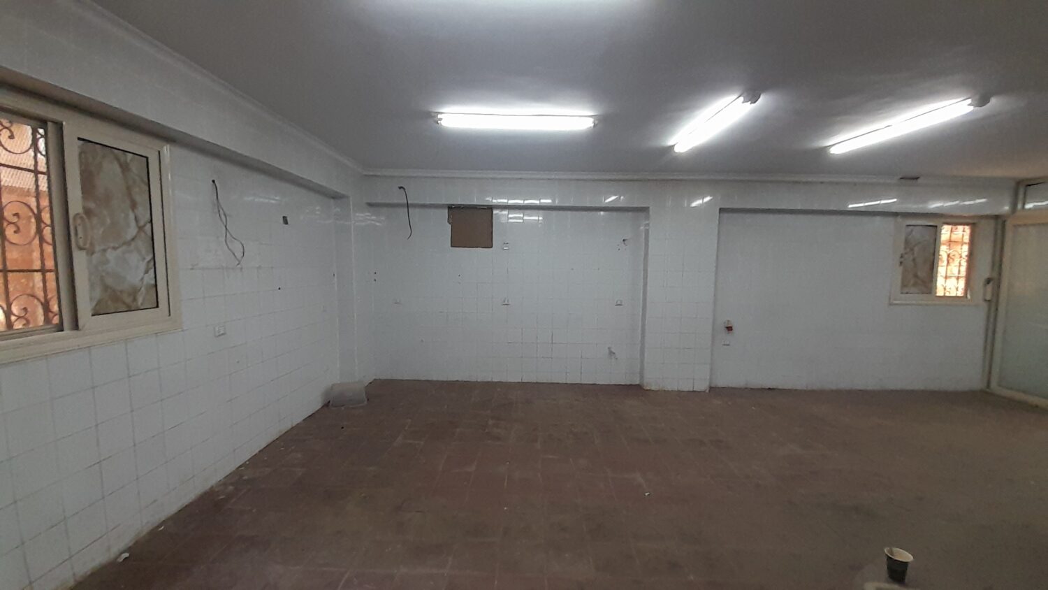 مكتب للإيجار فى العجوزة 140م طابق أرضى عمارة جديدة برخصة تجارى إدارى