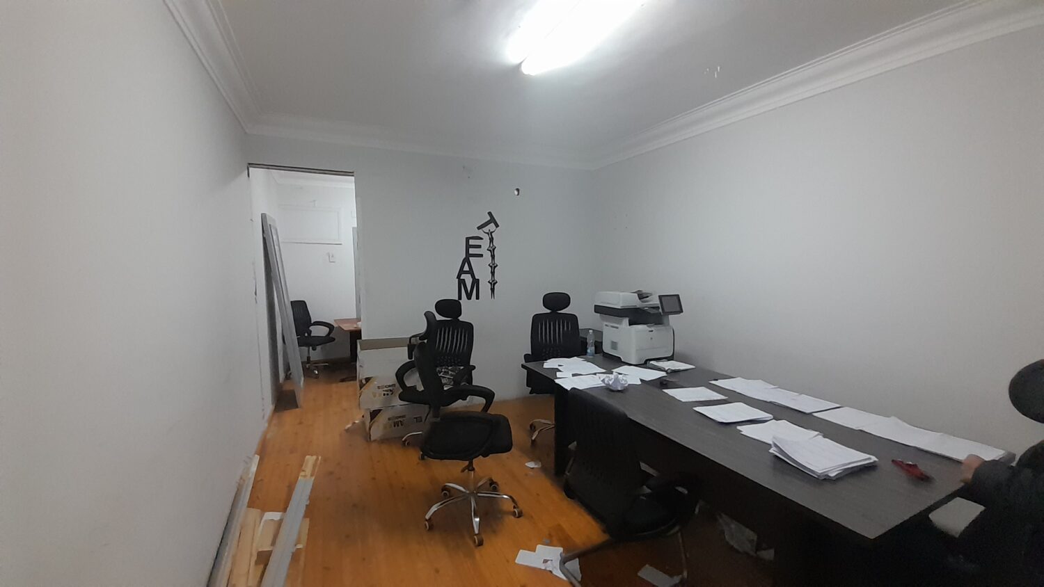 مكتب للايجار فى الدقى 250م قرب محى الدين الرئيسى طابق 3 سلم .