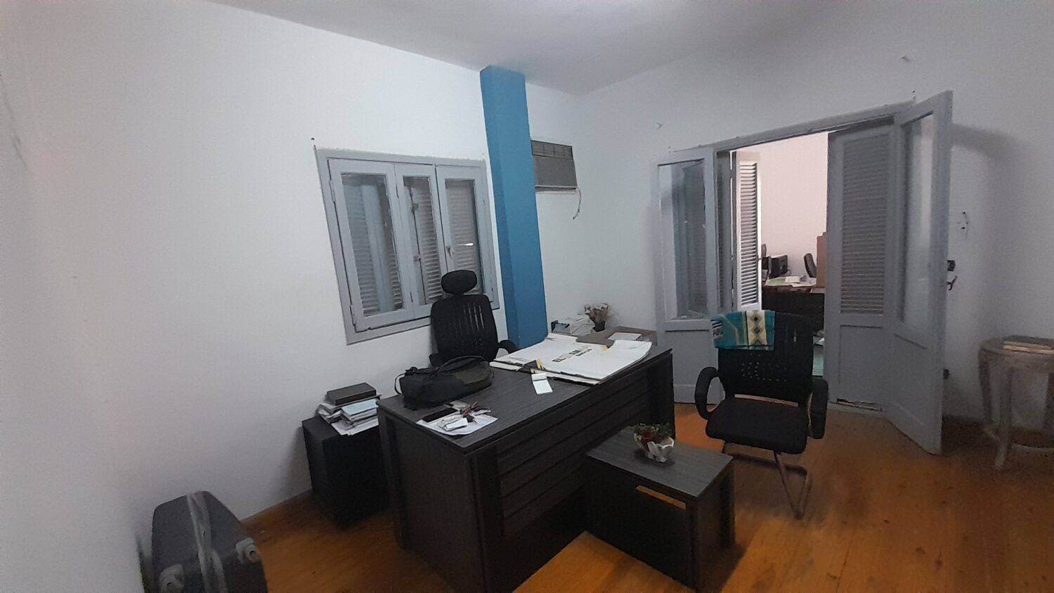 مكتب للايجار فى الدقى 250م قرب محى الدين الرئيسى طابق 3 سلم .