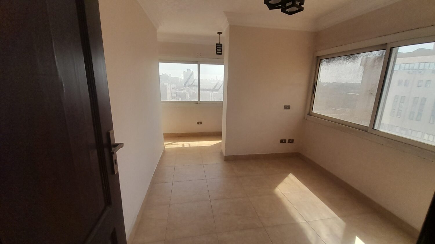 مكتب للبيع في الدقي 75م شارع التحرير الرئيسي ( تشطيب جديد )