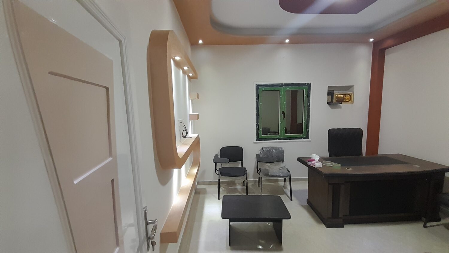 مكتب للإيجار فى الدقى 210م طابق أول سلم 4 غرف قرب مترو البحوث وقرب شارع جامعة الدول العربية