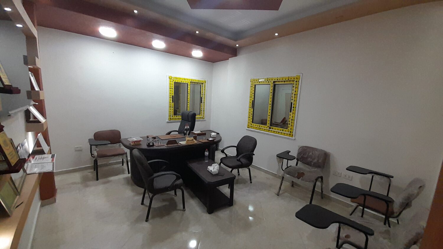 مكتب للإيجار فى الدقى 210م طابق أول سلم 4 غرف قرب مترو البحوث وقرب شارع جامعة الدول العربية