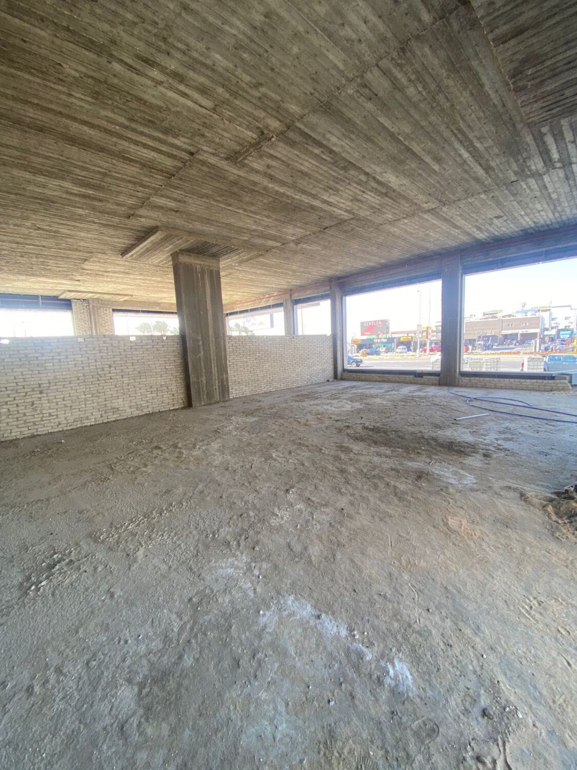 محل للإيجار فى الشيخ زايد  19 م  بأميز مول على وصلة دهشور .