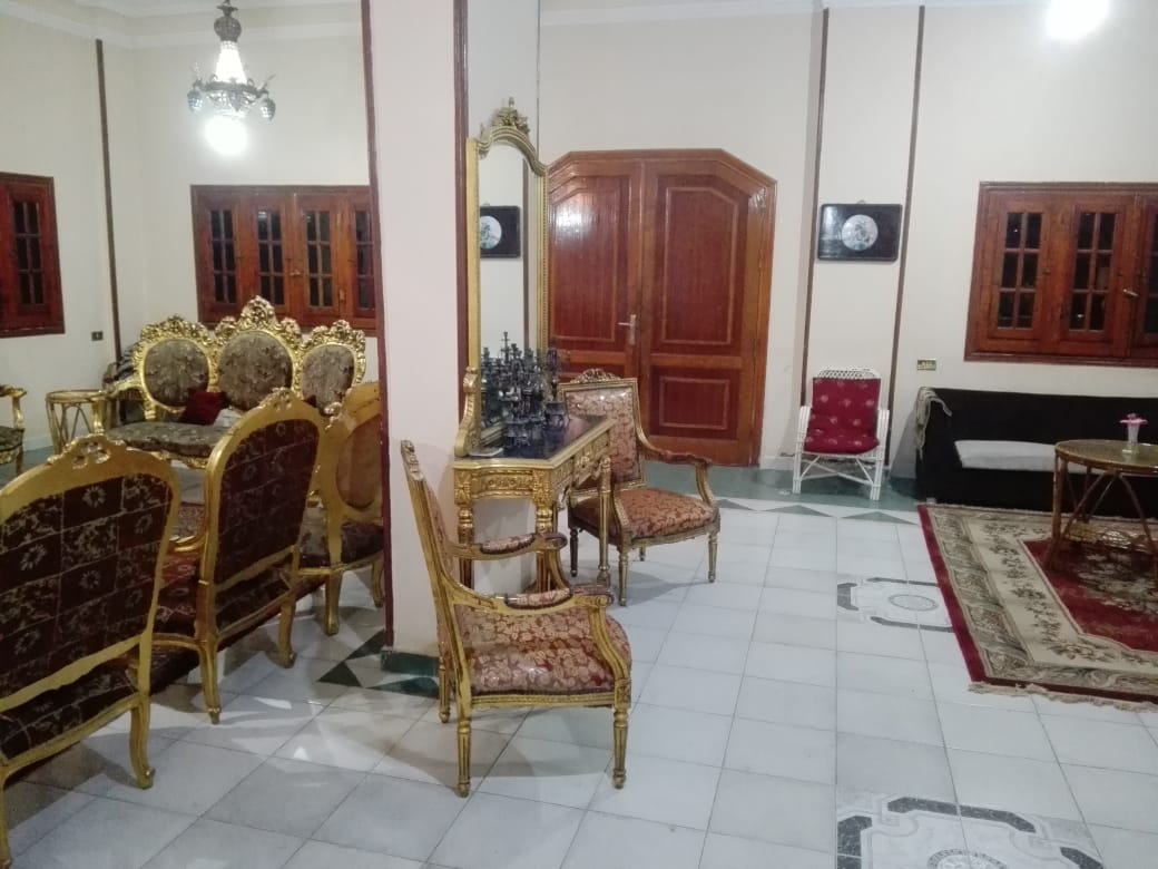 فيلا فاخرة للإيجار 1500 م في قلب الهرم السياحي 