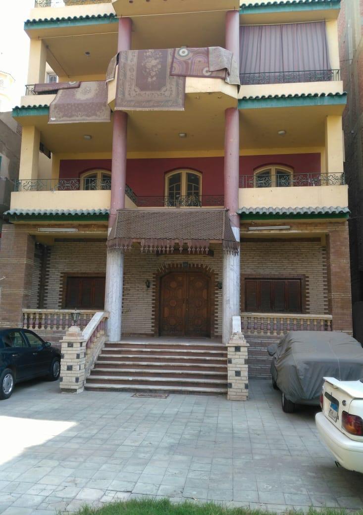 فيلا فاخرة للإيجار 1500 م في قلب الهرم السياحي 