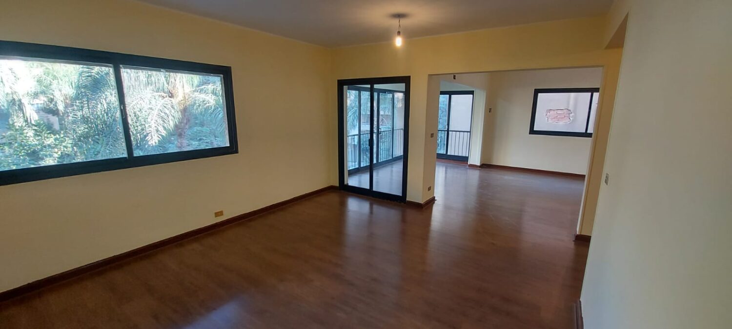 شقة للإيجار في المهندسين بدون فرش 185م تطل علي حديقة وميدان بأرضيات باركيه .