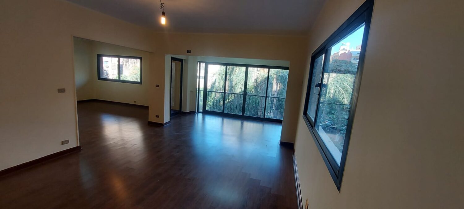 شقة للإيجار في المهندسين بدون فرش 185م تطل علي حديقة وميدان بأرضيات باركيه .