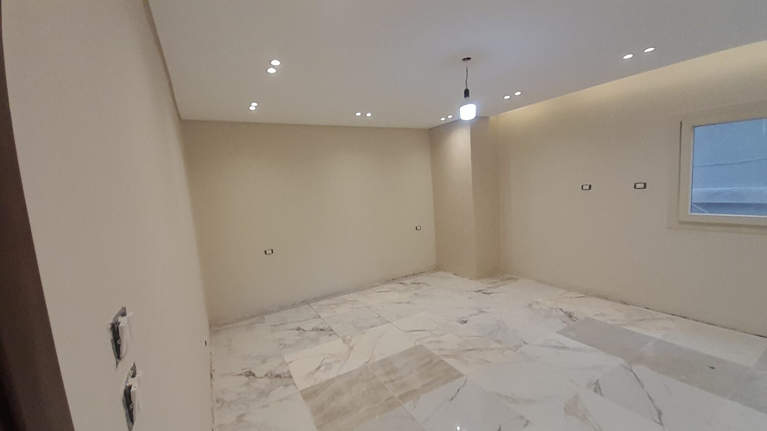 شقة مفروشة للإيجار قرب المترو 60م خطوات من شارع التحرير  موقع مميز .