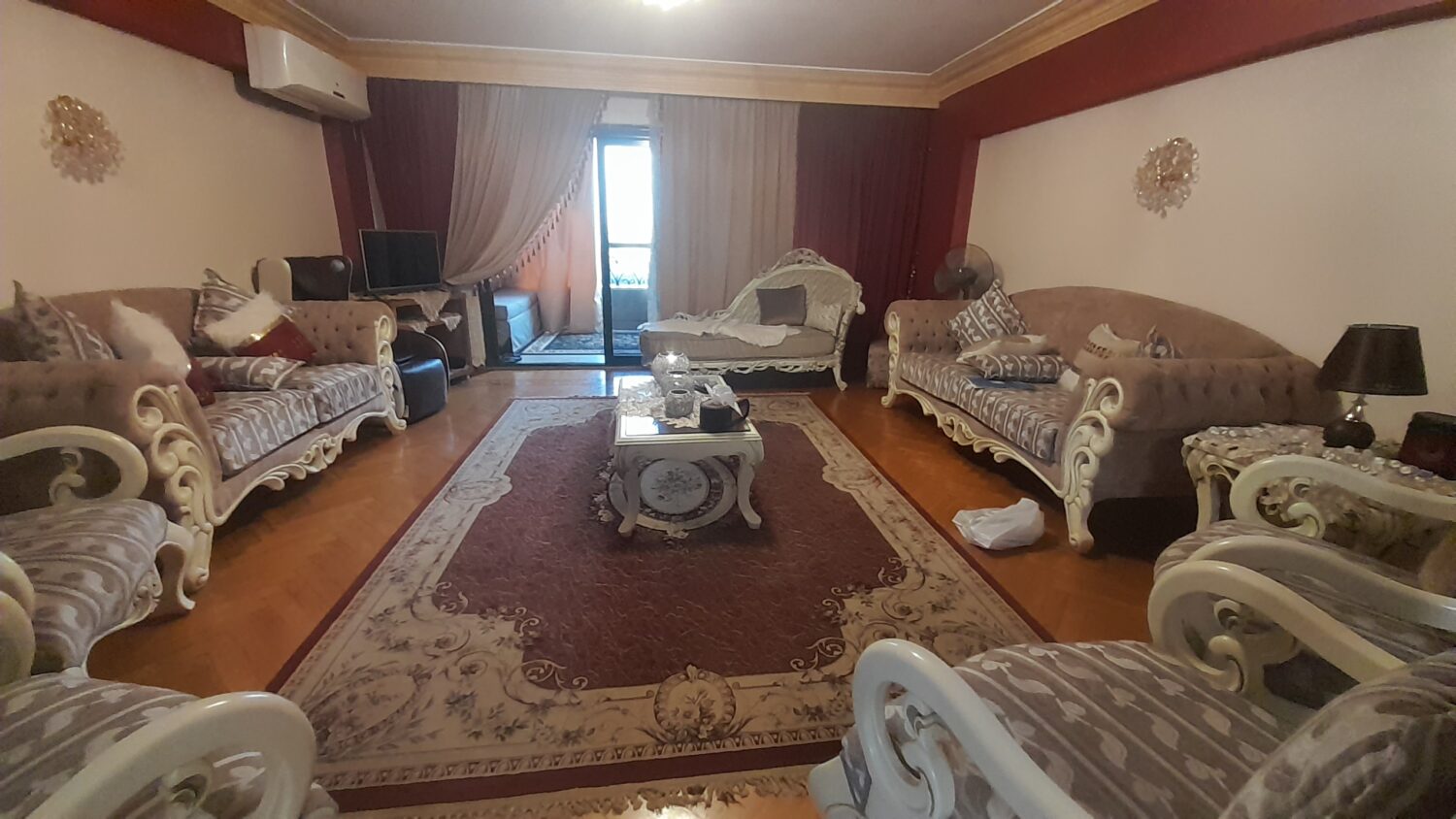 شقة للبيع في المهندسين 265م خطوات من جامعة الدول العربية فيو مساحات خضراء .