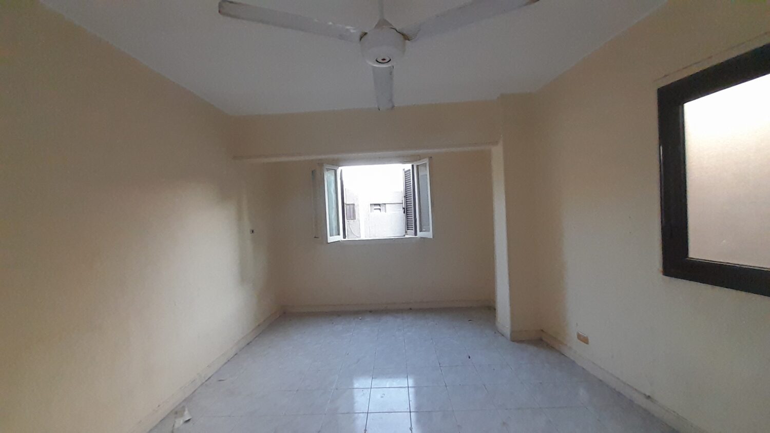 شقة بدون فرش للإيجار في المهندسين 120م في شارع جامعة الدول الرئيسي ( بدون مصعد ) .